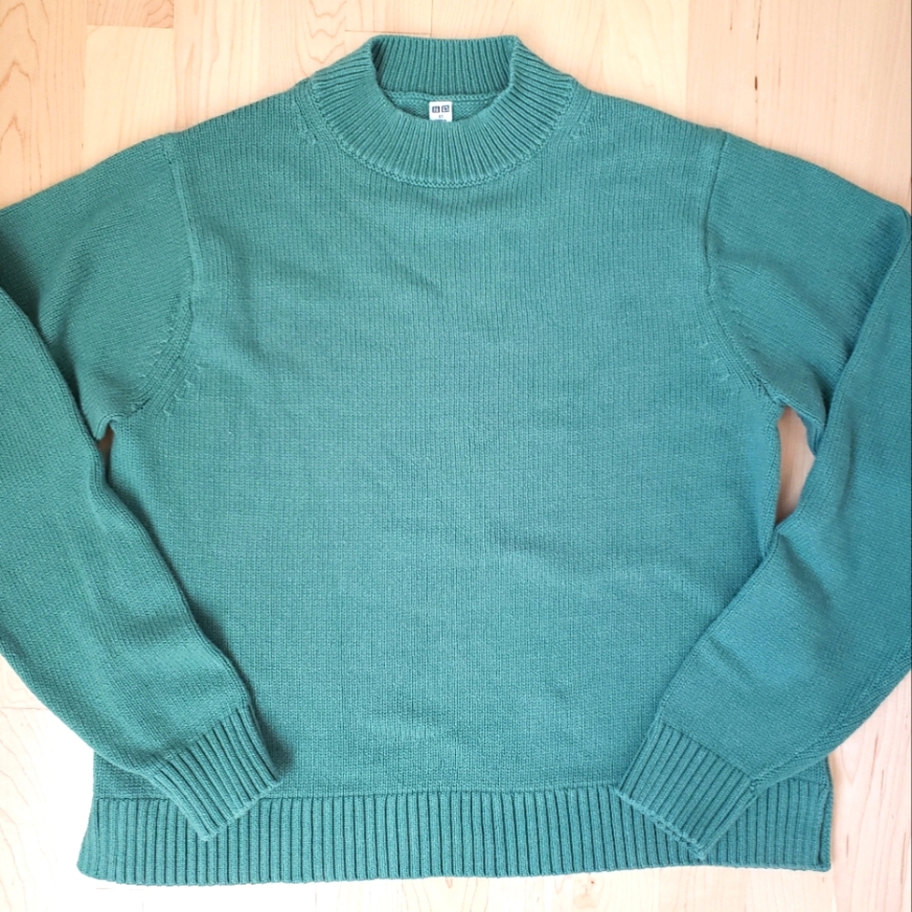 Uniqlo mock neck sweater, size xs green